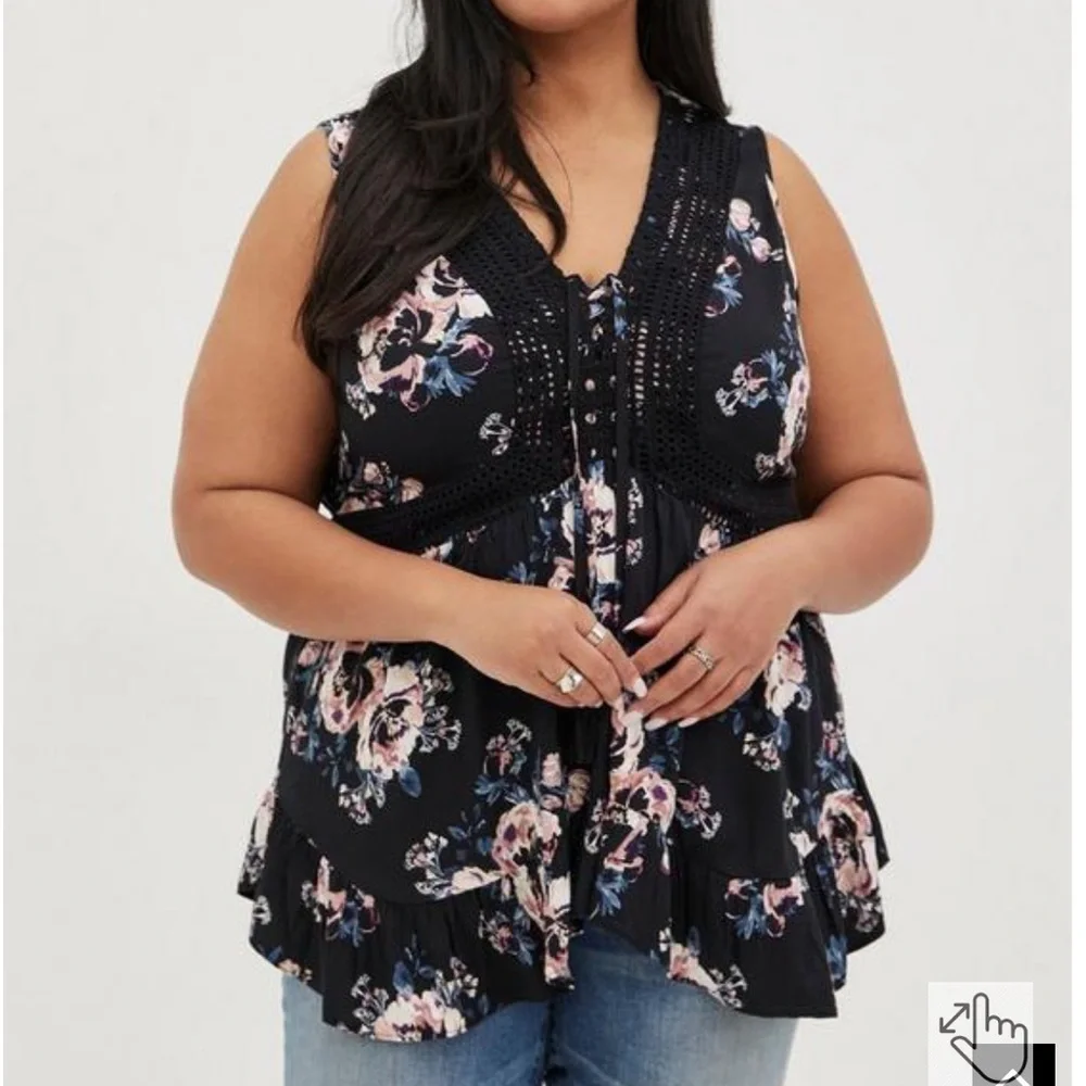 Torrid Black Floral Halter Top size3X in good condition
